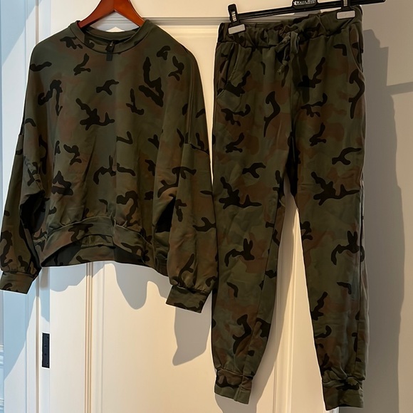 Camo jogger set - Picture 1 of 4